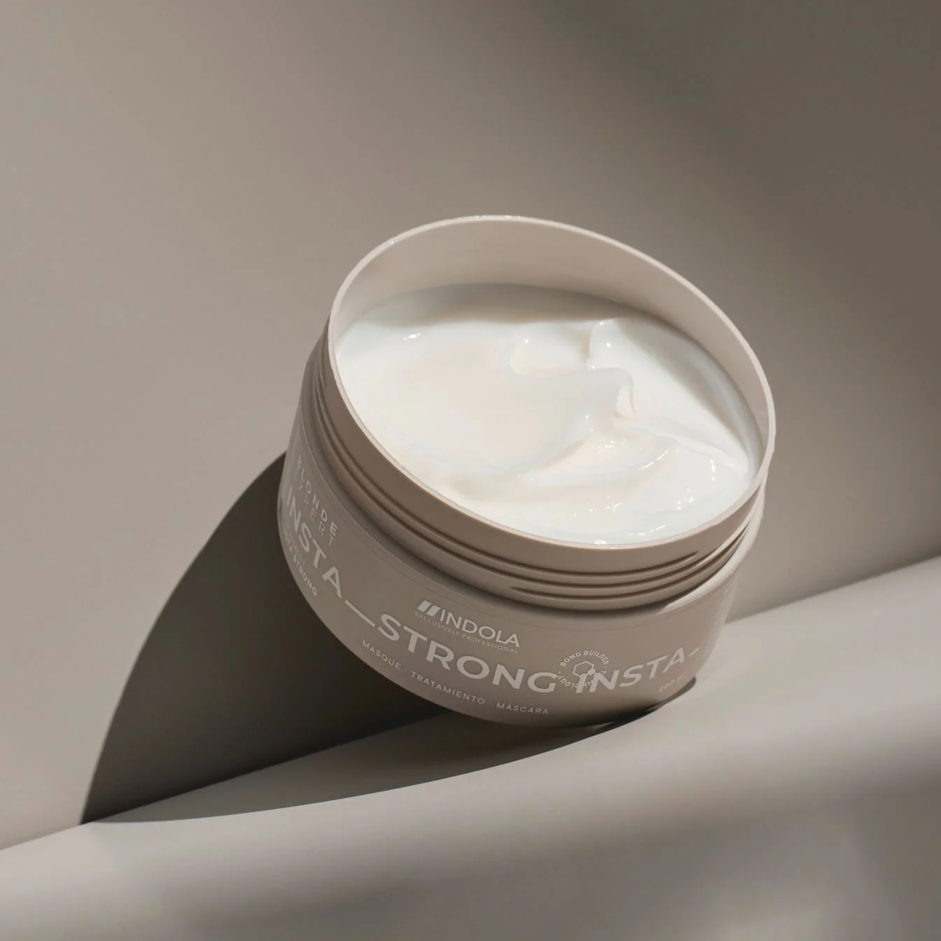 Indola Mascarilla Instastrong Todo Tipo De Rubios Profesional 200ml - Image 3